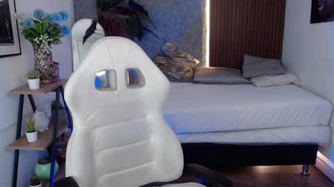 Carla  online show from 27, 2, 2025