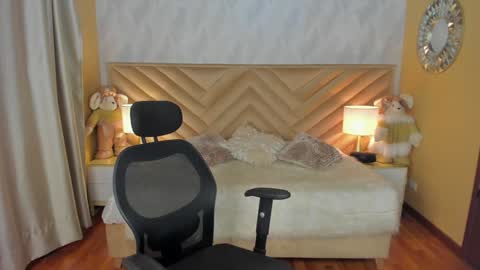 Snapshot of carla_santini chatting on 19, 12, 2024 Carla Santini online show from 19, 12, 2024