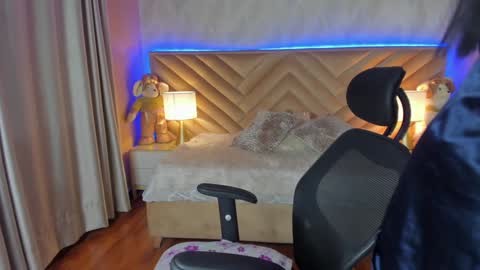 Snapshot of carla_santini chatting on 28, 12, 2024 Carla Santini online show from 28, 12, 2024