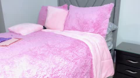 Snapshot of carla_santini chatting on 8, 3, 2025 Carla Santini online show from 8, 3, 2025