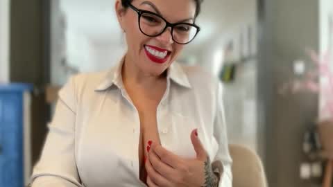 Carla Connor online show from 8, 10, 2025