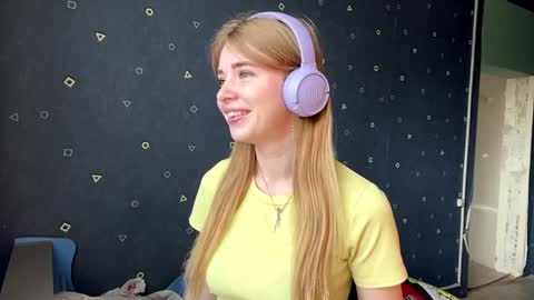 Kaayy  Its my first day here  online show from 2, 4, 2026