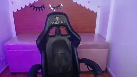 Snapshot of carlie_mayer chatting on 30, 9, 2025 CARLYE online show from 30, 9, 2025