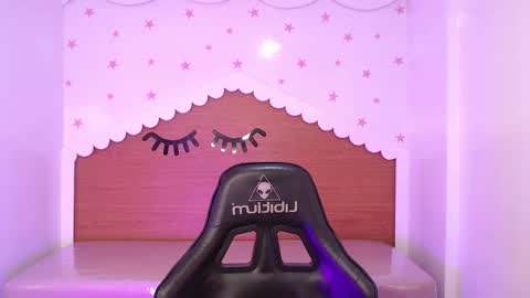 Snapshot of carlie_mayer chatting on 15, 10, 2025 CARLYE online show from 15, 10, 2025