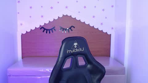 Snapshot of carlie_mayer chatting on 18, 10, 2025 CARLYE online show from 18, 10, 2025