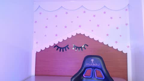 Snapshot of carlie_mayer chatting on 27, 10, 2025 CARLYE online show from 27, 10, 2025