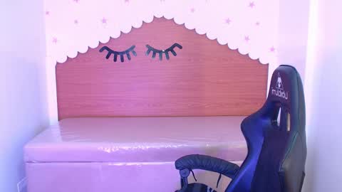 Snapshot of carlie_mayer chatting on 30, 10, 2025 CARLYE online show from 30, 10, 2025