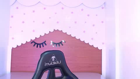 Snapshot of carlie_mayer chatting on 5, 11, 2025 CARLYE online show from 5, 11, 2025