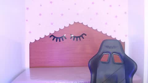 Snapshot of carlie_mayer chatting on 25, 11, 2025 CARLYE online show from 25, 11, 2025