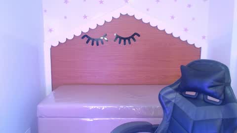 Snapshot of carlie_mayer chatting on 5, 12, 2025 CARLYE online show from 5, 12, 2025