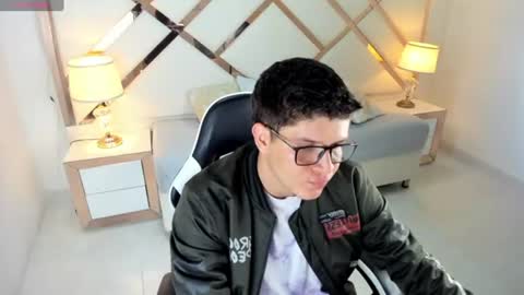Snapshot of carlos_brinez chatting on 2, 8, 2026 Carlos online show from 2, 8, 2026