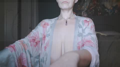 Carly Smiles online show from 27, 12, 2024