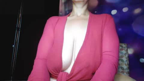 Carly Smiles online show from 13, 10, 2025