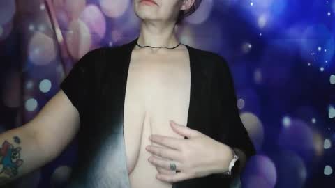 Carly Smiles online show from 14, 11, 2025