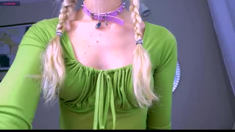 Snapshot of carmen__crybaby chatting on 15, 9, 2025 carmen__crybaby online show from 15, 9, 2025