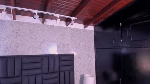 Snapshot of caro_martinezz chatting on 12, 12, 2024 online show from 12, 12, 2024