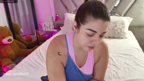 Snapshot of carolinafox_ chatting on 28, 3, 2026 caroline online show from 28, 3, 2026