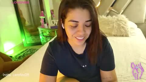 Snapshot of carolinafox_ chatting on 1, 4, 2026 caroline online show from 1, 4, 2026