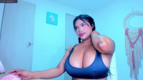 Snapshot of carolinalovehot chatting on 10, 10, 2025 Carolina online show from 10, 10, 2025