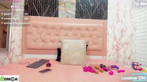 Snapshot of caroline_daring chatting on 10, 1, 2026 caroline daring online show from 10, 1, 2026