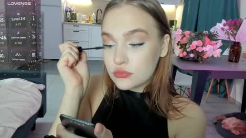 Snapshot of caroline_kiparis chatting on 8, 12, 2024 Caro online show from 8, 12, 2024