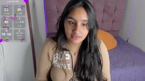 caroline_rodriguez_9 online show from 25, 9, 2025