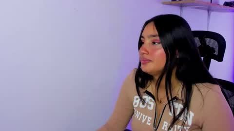 caroline_rodriguez_9 online show from 22, 12, 2025