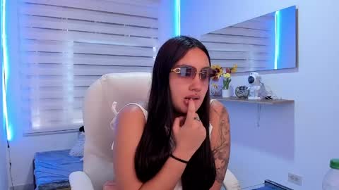 caroline_rodriguez_9 online show from 25, 4, 2026