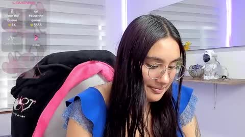 caroline_rodriguez_9 online show from 27, 4, 2026