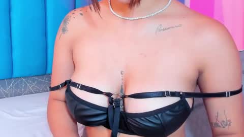 CarolineeGarcia online show from 28, 2, 2025