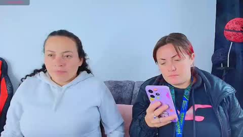 Carolinhe  online show from 13, 10, 2025