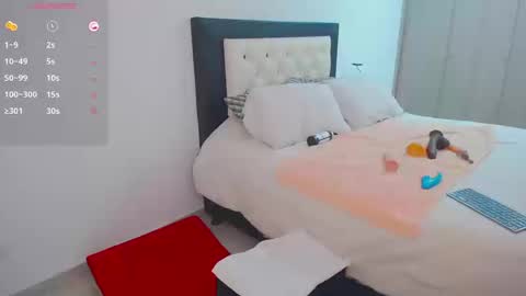 Snapshot of carolinnefiotti chatting on 9, 9, 2025 CarolinneFiotti online show from 9, 9, 2025