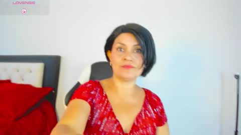 Snapshot of carolinnefiotti chatting on 8, 1, 2026 CarolinneFiotti online show from 8, 1, 2026