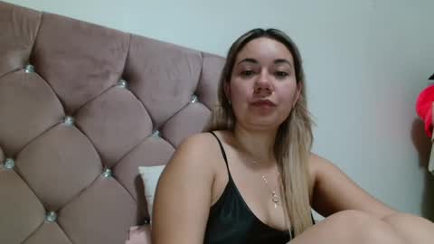 Snapshot of caroo0615 chatting on 11, 10, 2025 caroo0615 online show from 11, 10, 2025