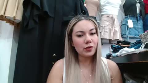 Snapshot of caroo0615 chatting on 27, 10, 2025 caroo0615 online show from 27, 10, 2025