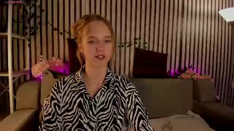 Snapshot of casey_sweeet chatting on 4, 6, 2026 Casey sweeet online show from 4, 6, 2026