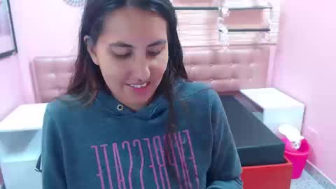 Snapshot of cassandra_ruizz chatting on 16, 9, 2025 573215024606 online show from 16, 9, 2025