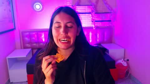 Snapshot of cassandra_ruizz chatting on 19, 9, 2025 573215024606 online show from 19, 9, 2025