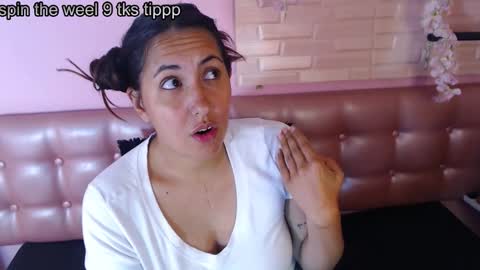 Snapshot of cassandra_ruizz chatting on 19, 10, 2025 573215024606 online show from 19, 10, 2025