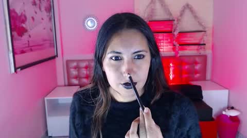 Snapshot of cassandra_ruizz chatting on 21, 10, 2025 573215024606 online show from 21, 10, 2025