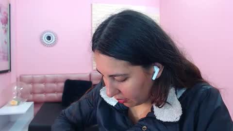 Snapshot of cassandra_ruizz chatting on 20, 11, 2025 573215024606 online show from 20, 11, 2025