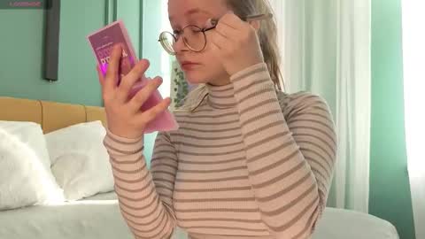 Snapshot of cassiecool chatting on 18, 10, 2025 assie online show from 18, 10, 2025