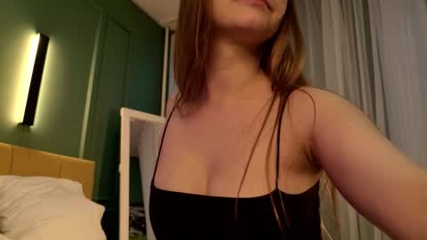 Snapshot of cassiecool chatting on 6, 11, 2025 assie online show from 6, 11, 2025