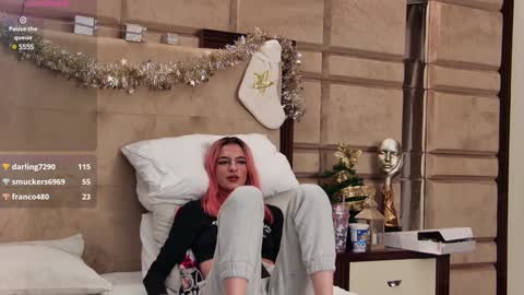 Snapshot of cassiefoxx_ chatting on 20, 12, 2024 Cassie online show from 20, 12, 2024