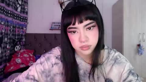 Snapshot of cat_mila_ chatting on 29, 4, 2026 Mila online show from 29, 4, 2026