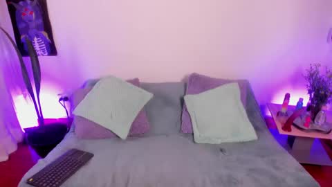 Cata green model independient online show from 23, 4, 2026