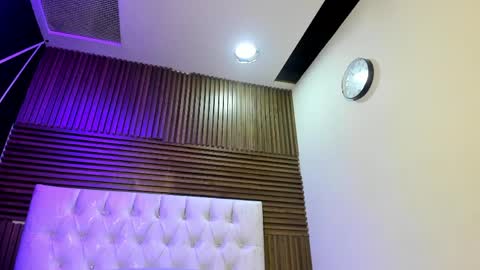 catalinamartinezz_ online show from 29, 4, 2026