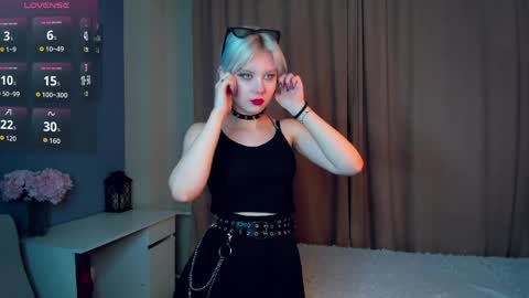 Mia online show from 6, 4, 2026