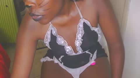 Snapshot of cathynoir chatting on 18, 10, 2025 catrine online show from 18, 10, 2025