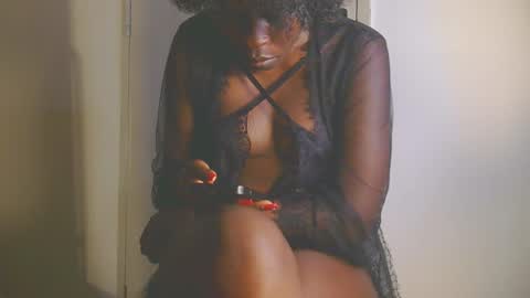 Snapshot of cathynoir chatting on 18, 10, 2025 catrine online show from 18, 10, 2025